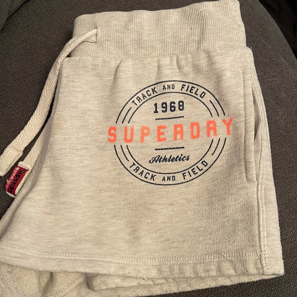 Super cute superdry shorts - Picture 1 of 3